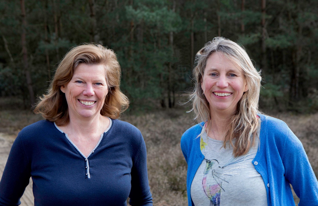 Marion van Amelrooij en Liesbeth Paardekooper (Bron: Fotoarchief Liesbeth Paardekooper)