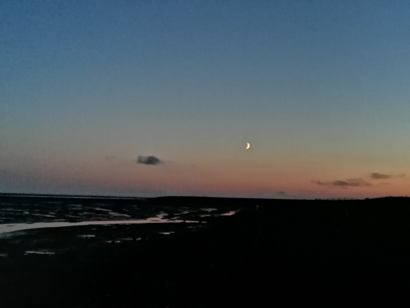 Sikkelmaan en wolken 