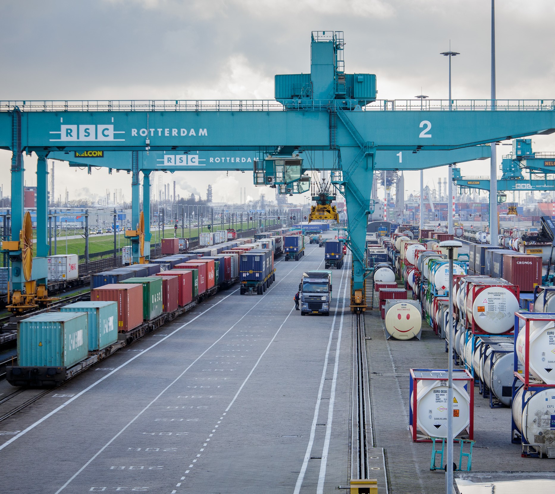 Activiteiten met gevaarlijke stoffen in de haven van Rotterdam