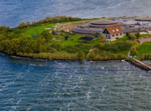 Luchtfoto van forteiland Pampus