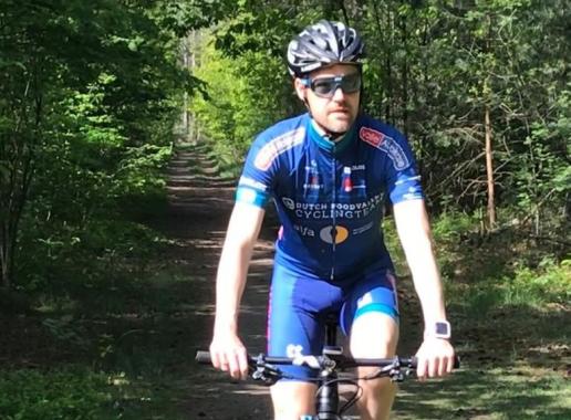 Paul op de mountainbike