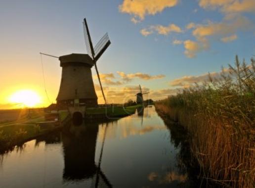 Molen bij zonsondergang