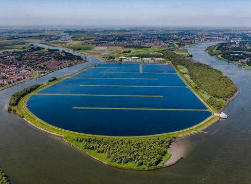 Waterbekken waarin water wordt opgeslagen