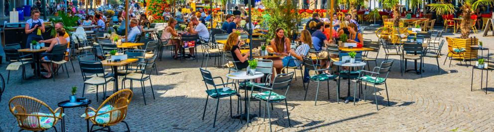 Terras in Den Haag in zomer