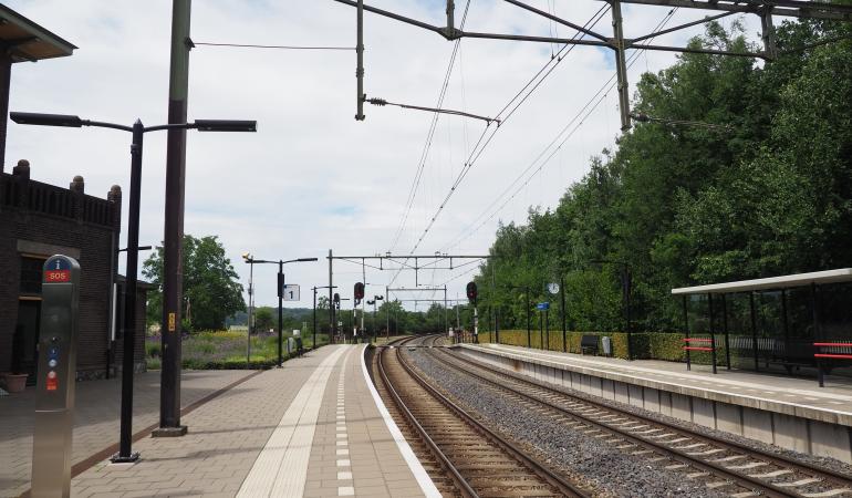 Station Schinnen op Geul uitzicht op spoor
