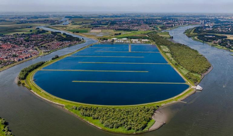 Waterbekken waarin water wordt opgeslagen