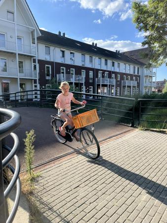 Meisje op fiets