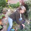 Grieta Spannenburg in tuin